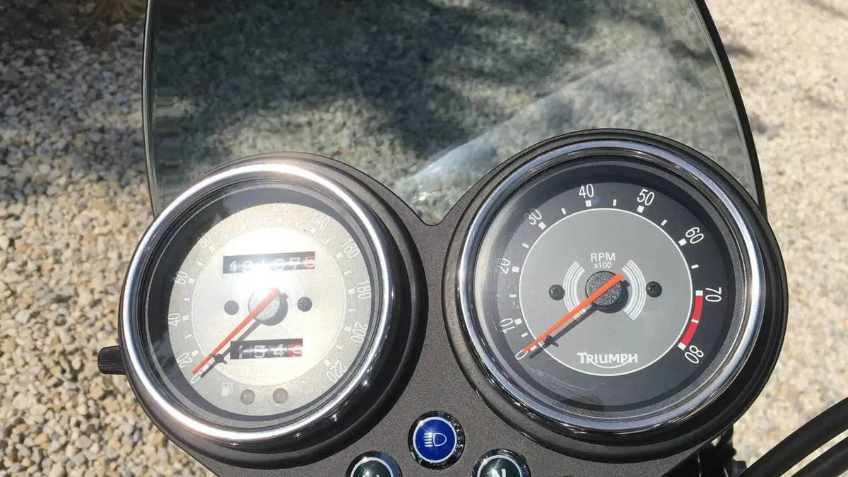 Triumph Bonneville T100 (2008 - 16)  (9)