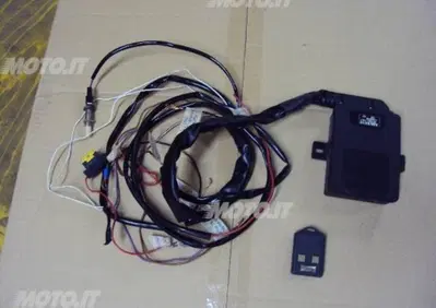 R1 '98-'01 antifurto Yamaha R1 '98-'01 antifurto - Annuncio 6041631