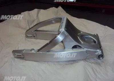 R6 '01-'02 forcellone posteriore ORIGINALE Yamaha R6 '01-'02 forcellone posteriore ORIGINALE - Annuncio 6041644
