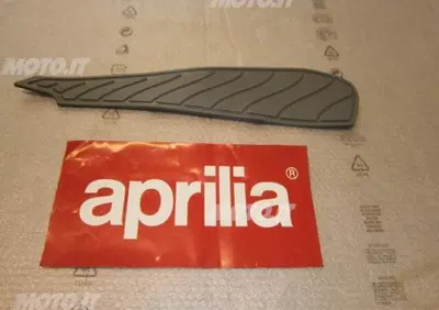 TAPPETINO Aprilia TAPPETINO DX LEONARDO 125/150 1999/00 - Annuncio 6143332