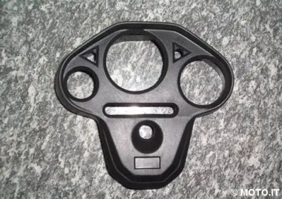 CRUSCOTTO IN GOMMA Moto Guzzi CRUSCOTTO PORTASTRUMENTI GUZZI 850 LE MANS III - Annuncio 6143610