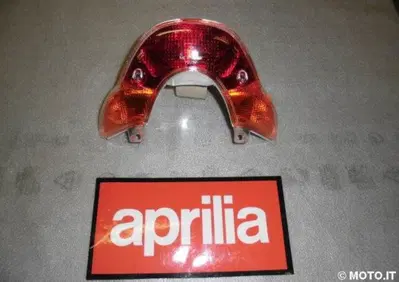 FANALE POSTERIORE Aprilia FANALE LEONARDO 125/150/250/300 1999/04 - Annuncio 6143650