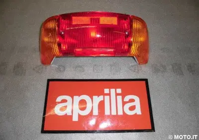FANALE POSTERIORE Aprilia FANALE AMICO 50 1992/98 POSTERIORE COMPLETO - Annuncio 6143679