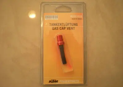Tappo di sfiato serbatorio SXS - U6951010 Ktm - Annuncio 6980397