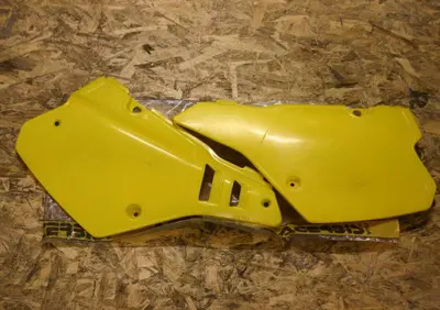 FIANCATINE LATERALI GIALL Suzuki RM 125 - 250 1989 - 1990 - 1991 - Annuncio 6303288