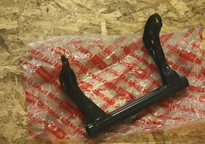 BIELLETTA ATTACCO MOTORE Aprilia Leonardo 125 - Annuncio 6316173