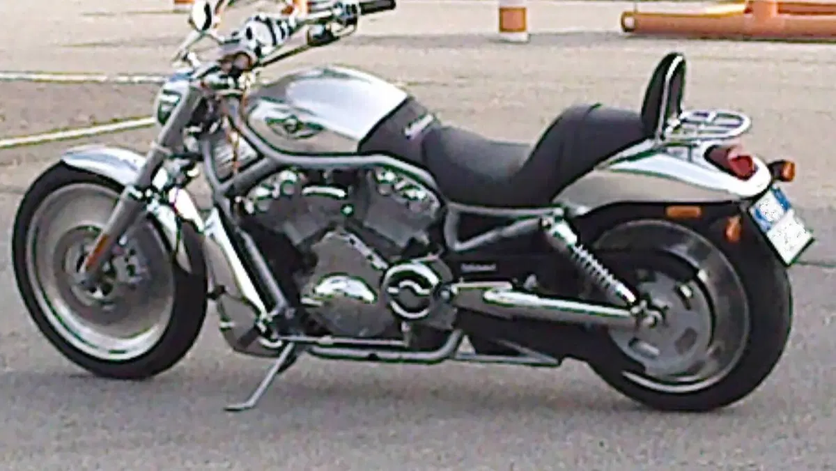 Harley-Davidson 1130 V-Rod (2002 - 05) - VRSCA  (3)