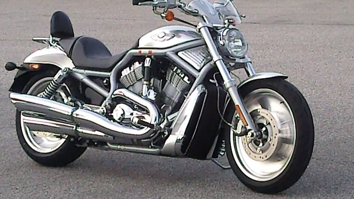 Harley-Davidson 1130 V-Rod (2002 - 05) - VRSCA  (2)