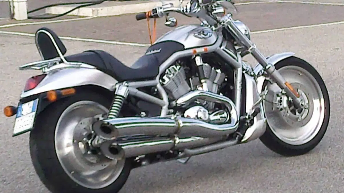 Harley-Davidson 1130 V-Rod (2002 - 05) - VRSCA  (4)