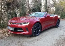 Chevrolet Camaro Cabriolet | Look americano, motore "europeo"... [Video]