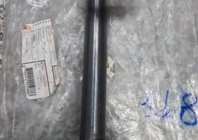 PIASTRA INFERIORE FORCELLA APRILIA SR 50 - Annuncio 7548068