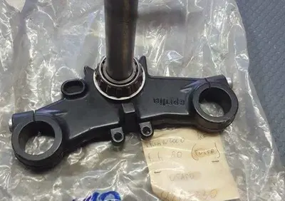 TRIANGOLO INFERIORE FORCELLA APRILIA RED ROSE 50 - Annuncio 7549783