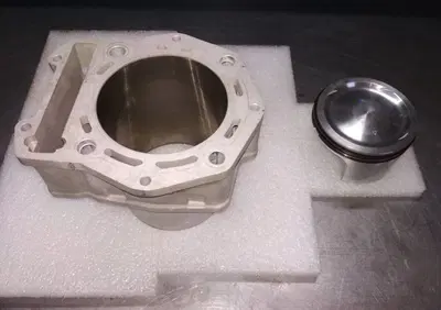 Cilindro + Pistone completo Piaggio 500 (1A001833) - Annuncio 7570062