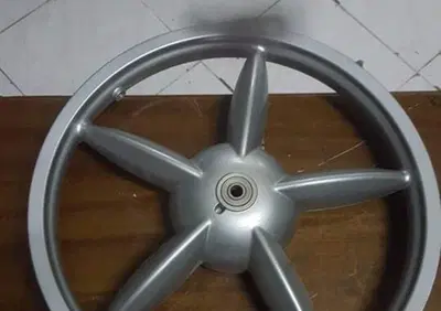 RUOTA ANT. NUDA SCARABEO 50 Aprilia - Annuncio 7570940