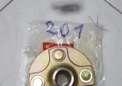 FLANGIA SUPPORTO CERCHIO POST. QUAD MXR 50 125 150 Kymco - Annuncio 7571333