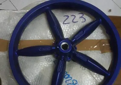 RUOTA ANT. NUDA BLU SCARABEO 50 Aprilia - Annuncio 7571659