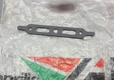 GOMMINO FISSAGGIO COPERCHIO RAVE ROTAX 125 Aprilia - Annuncio 7577947