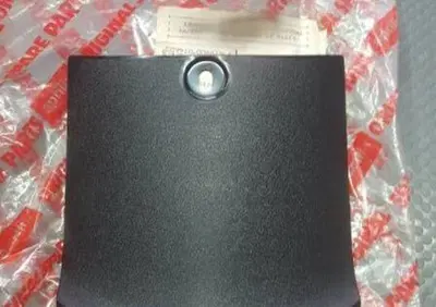COPERCHIO BATTERIA NERO AMICO 50 Aprilia - Annuncio 7599494