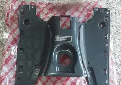 PIANALE POGGIAPIEDI GRIGIO LEONARDO 125 1999 2002 Aprilia - Annuncio 7602917