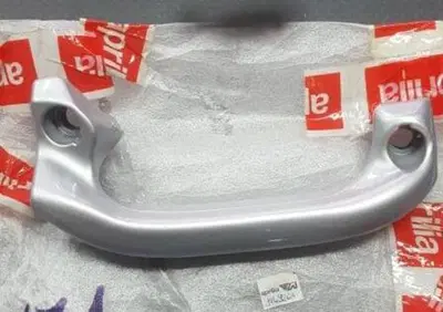 MANIGLIA DX SILVER MIRROR SCARABEO 500 2003 2006 Aprilia - Annuncio 7613619