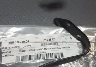 STAFFA SX SUPPORTO VETRO CUPOLINO LEONARDO 125 150 Aprilia - Annuncio 7614014