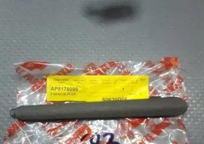 PARACOLPI DX SPORTCITY 125 200 300 Aprilia - Annuncio 7614087