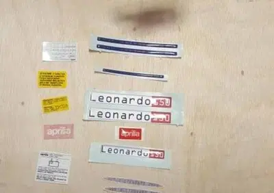 SERIE ADESIVI LEONARDO GRIGIO 125 150 1996 1998 Aprilia - Annuncio 7620187