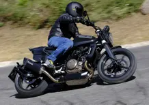 Husqvarna Svartpilen 701. Tremendamente divertente