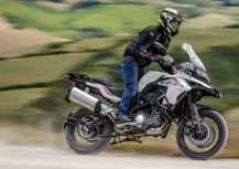 Fenomeno Benelli TRK 502: tutti i perché di un successo di pubblico e di vendita