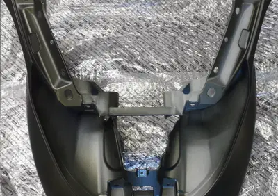 SCUDO ANTERIORE NEW PIAGGIO MP3 VERDE OPACO - Annuncio 7843708