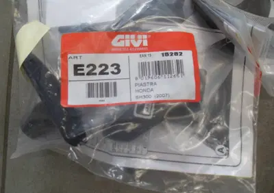 Attacco posteriore per Honda SH 300 07-14 Givi - Annuncio 7897456