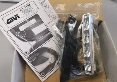 Kit Luce Freno Bauletto Givi V46 - Annuncio 7898890