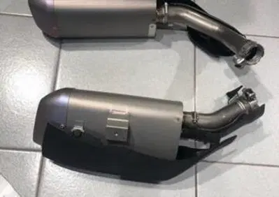 SCARICO ORIGINALE YAMAHA R1 - Annuncio 7923535