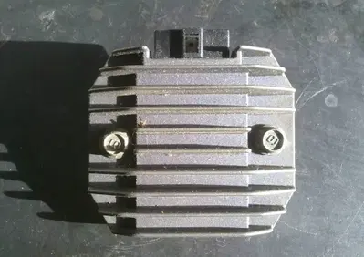 regolatore di tensione originale yamaha r 6 - Annuncio 7930285