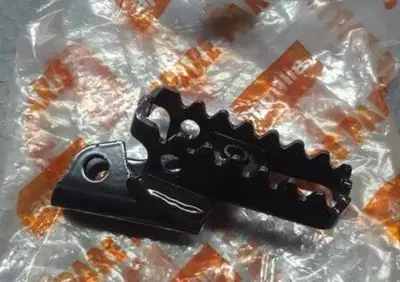 PEDANA ANT. SX PEGASO 650 MOTO' 650 Aprilia - Annuncio 7947518