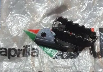 PEDANA PILOTA SX ZINCATA NERA RX 50 TUAREG 50 125 Aprilia - Annuncio 7957528