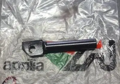 PEDANA POGGIAPIEDI ST 125 Aprilia - Annuncio 7957614