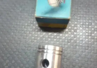 PISTONE NUDO DIAM. 40,4 PIAGGIO VESPA METEOR PISTONI - Annuncio 7959978