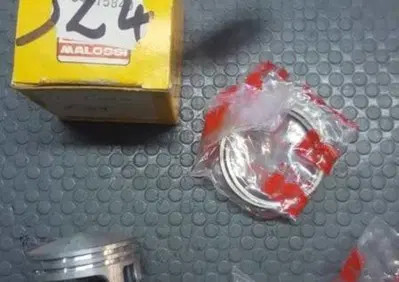 PISTONE DIAM. 41 SPINOTTO 10 PIAGGIO CIAO SI Malossi - Annuncio 7965825