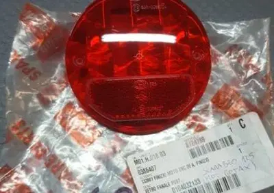 VETRO FANALE POST. SCARABEO 125 Aprilia - Annuncio 7973670