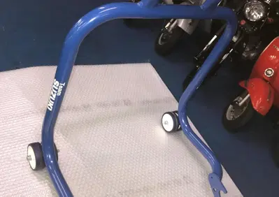 CAVALLETTO POSTERIORE BLU ORIGINALE SUZUKI - Annuncio 7974470