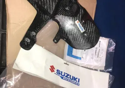 PARAFANGO ANTERIORE IN CARBONIO PER SUZUKI - Annuncio 7974480