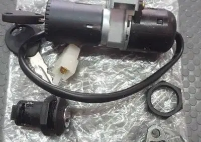 QUADRO C/CHIAVI APRILIA SPORTCITY 125 200 250 Rms - Annuncio 7975090