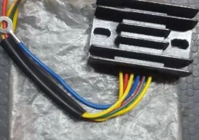 REGOLATORE DI TENSIONE APRILIA LEONARDO SCARABEO OLYMPIA - Annuncio 7982747