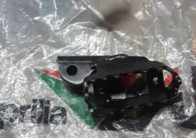 PEDANA PILOTA SX ZINCATA NERA ET 50 TUAREG 50 1986 Aprilia - Annuncio 7957543