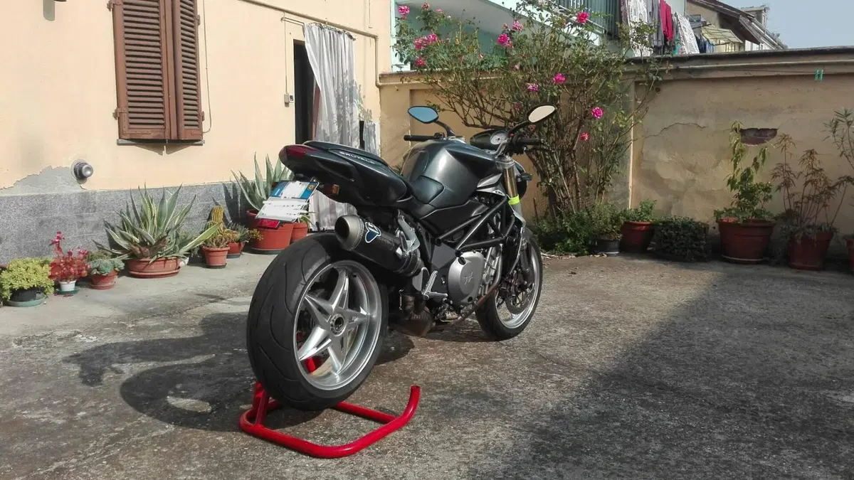 MV Agusta Brutale 750 S (2002 - 06)  (5)