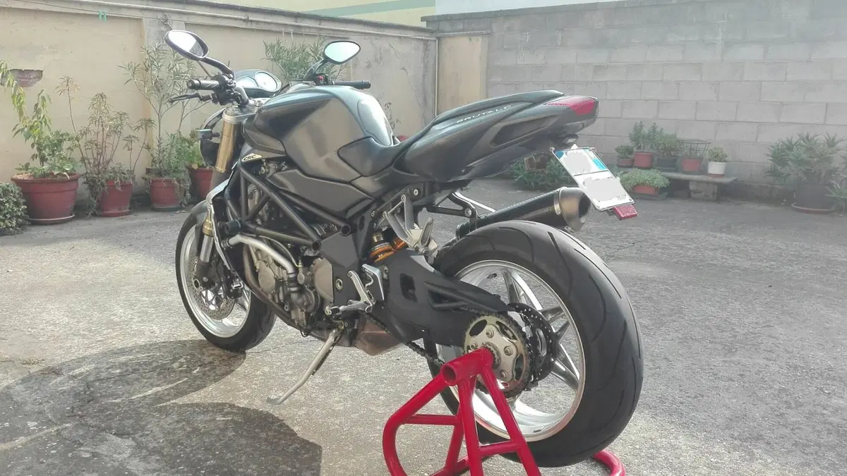 MV Agusta Brutale 750 S (2002 - 06)  (8)