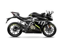 CFMoto 300SR, la sportiva anti GSX-R