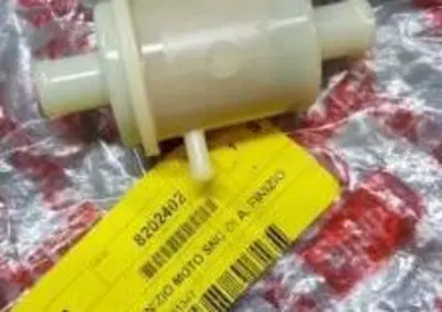 FILTRO CARBURANTE CON SFIATO SR 50 IE Aprilia - Annuncio 8019129