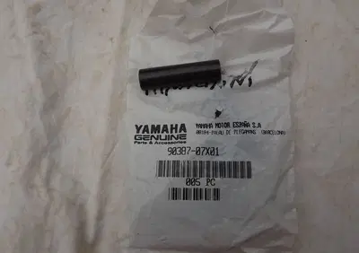 Distanziale Cupolino Yamaha Majesty 125 - Annuncio 8031255